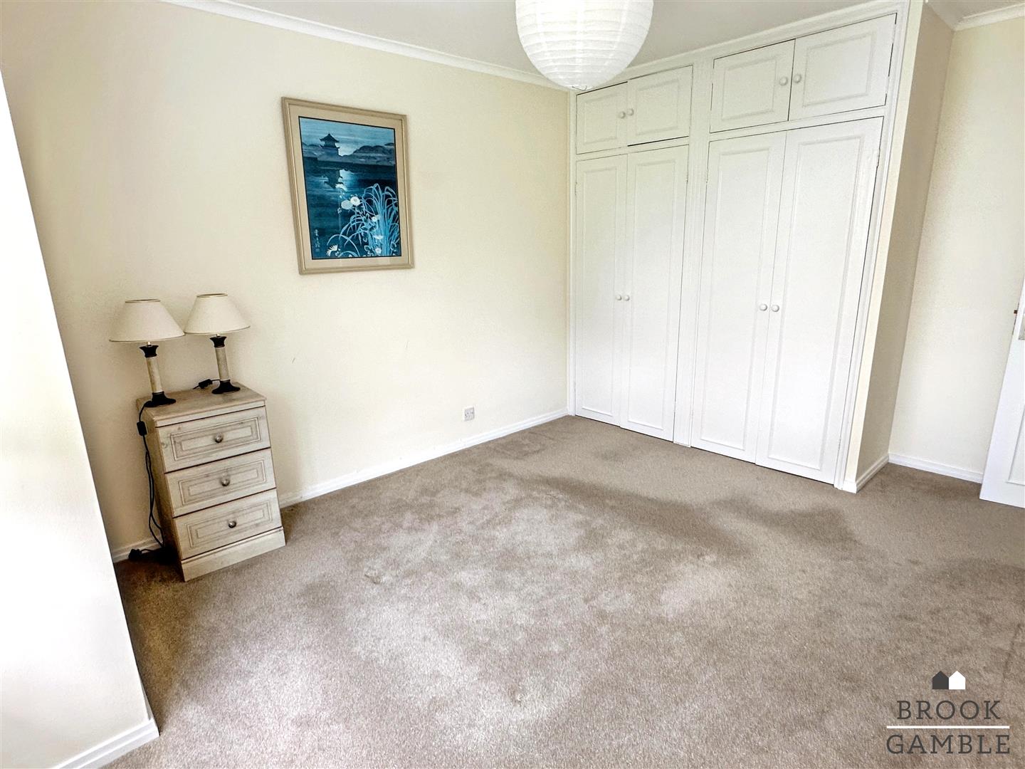 2 Bedroom Flat. Compton Place Road in Eastbourne,  8